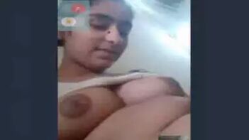 Hot Desi Paki Girl Flaunting Her Sexy Body and Fingering Herself