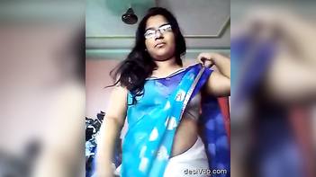 Desi Bigass Marathi Wife's Sexy Moves: Check Out the Latest Updates Here!