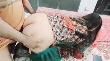 Hot Desi Sex: Pakistani Maid Caught Flashing Her Dick in Sensual Encounter!