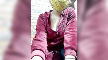 Young Desi Babe Flaunts Her Hotness to Fans - See Her Sexy Pics!
