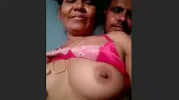 Desi South Aunty's Steamy Extramarital Affair: A Must-See Story!