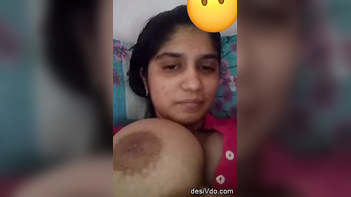 Sizzling Desi Beauty Exposes Her Voluptuous Assets