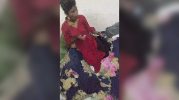 Sensational Desi Sex Scene: Hot Indian Girl Flaunts Her Boobs!