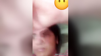 Sizzling Desi Girl Flaunts Her Voluptuous Assets in Sexy Video