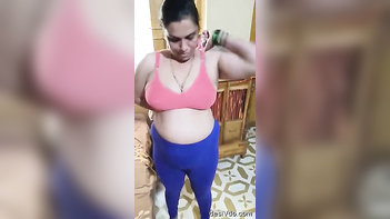 Discover the Alluring Beauty of Desi Bhabhi in Clothes!