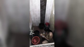Explosive Desi Bhabhi Bathing Record Caught on Hidden Cam!