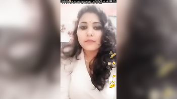 Tantalizing Desi Sona Bhabhi Nipple Show on Bigo Live - Don't Miss Out!