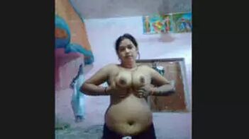 Desi Bhabhi Flaunts Curves in Sexy Nude Pics: Part 1