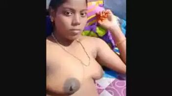 Tamil Bhabhi Flaunts Her Assets in Sensual Desi Sex Video