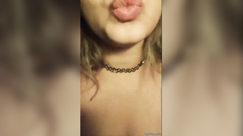 Desi Big Boobie Girl Flaunting Her Assets: A Sexy Sight to See!