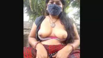 Geeta, Housewife From India, Strips Down for Outdoor Nude Show!