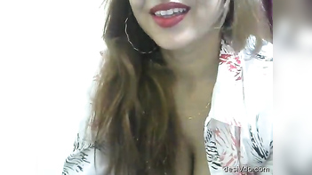 Desi Bhabhi Exposing Boobs and Nipples: Get Ready for a Horny Night!