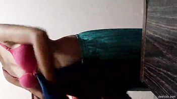 Desi Girl Flaunts Her Curves: An Exotic Sex Experience