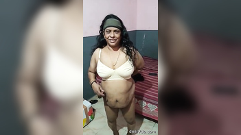 Unveiling the Bold and Beautiful: Desi Aunty's Sexy Closet Revealed