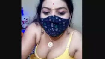 Desi Geeta Bhabhi Getting Wet and Wild with Her Sexy Pussy Fingering