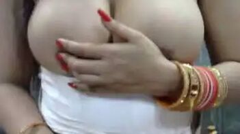 Desi Bhabhi Zoya Gets Horny and Strips Saree, Pressing Her Boobs!