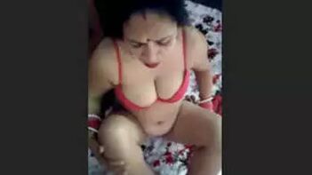 Desi Aunty's Hot Blowjob and Sexy Show - Enjoy the Pleasure Now!