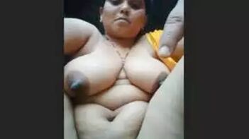 Hot Desi Village Aunty Flaunts Her Sexy Curves - Uncensored!