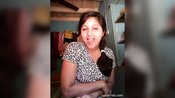 Desi Girl Shows Off Her Super Cute Boobs for Boyfriend!