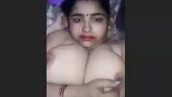 Watch Married Desi Bhabi Flaunt Her Curves in a Milk Tanker!