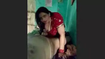 Sizzling Desi Bhabhi Blowjob and Ridding Dick - Spice Up Your Sex Life!