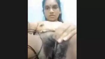 Hot Tamil Girl Flaunts Her Assets in Steamy Desi Sex Video