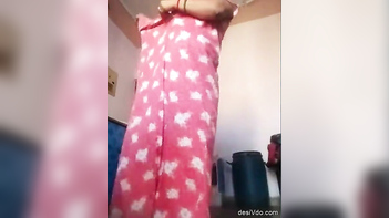 Explore Desi Erotic Pleasure with Amrita Bhabhi's Live Cam Show: Boobs and Pussy On Display!