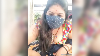 Geeta Bhabhi's Hot Outdoor Pussy Fingering - Desi Sex at its Best!