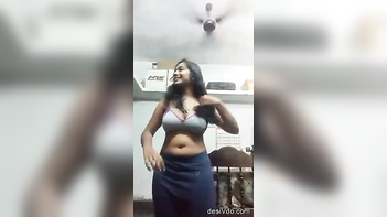 Uncovering the Wild Side of Desi Sex: Desi Girl Flashes Her Boobs in Viral Video