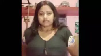Desi Bhabhi With Sexy Huge Boobs Creates Steamy Video For Her Bhaiya!