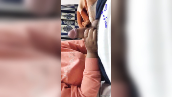 Experience the Heat of Desi Tamil Bhabhi's Blowjob!