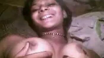 Sultry Desi Sex: Indian Girl Flaunts Her Boobs and Gets Fucked