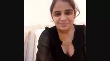 Stunning Desi Girl Shows Off Her Nude Boobs and Pussy - A Must-See!