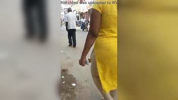 Desi Booty Shaking: Watch This Big Ass Move On the Road!