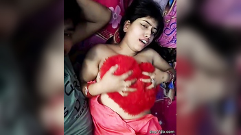 Desi Bhabhi Shows Boobs - Indian Porn Tube Video