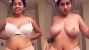 Scandalous! Watch Indian Hot Girl's Leaked Video Now!