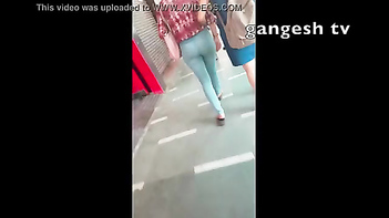 Scorching Hot Desi Girl Flaunts Her Sexy Ass in Public!