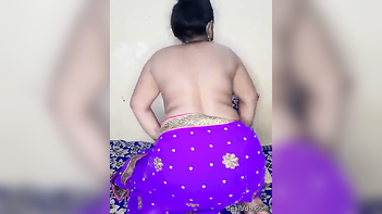 Geeta Bhabhi Fingering Her Pussy - Indian Porn Tube Video