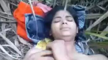 Explosive Desi Sex: Indian College Couple Gets Wild in the Jungle!