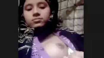 Desi Girl Showing Her Small Tits And Pussy - Indian Porn Tube Video