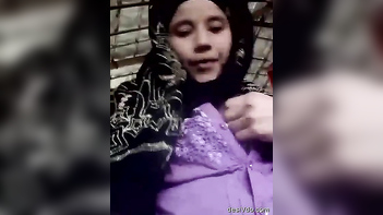 Desi Girl Showing Her Small Tits And Pussy - Indian Porn Tube Video