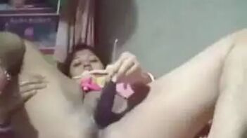 Unsatisfied Desi Boudi Masturbating With Big Brinjal - Indian Porn Tube Video