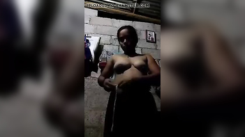 Tamil Indian Aunty Goes Nude For Bf in Racy Selfie