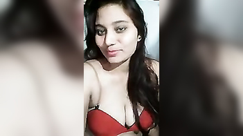 Stunning Desi Beauty Flaunting Her Voluptuous Assets!