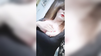 Sensational Desi Wife Flaunts Her Milky Breasts in Pakistan