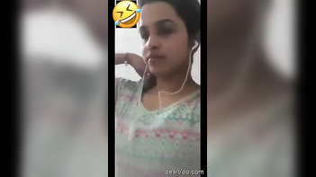 Desi Beauty: Watch a Hot Girl Show Off for Her BF!