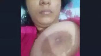 Sizzling Hot Desi Babe Flaunting Her Sexy Curves - Watch Now!