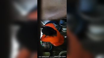 Shocking Video of Desi Cousin Sister Bathing While Talking On Phone Leaked