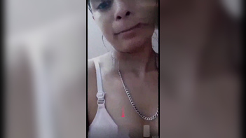 Cute Desi Girl Flaunting Her Sexy Pussy - A Must-See!