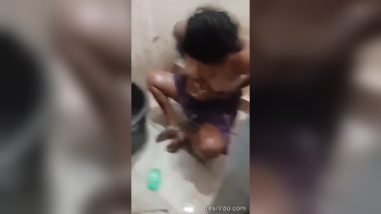 Scorching Hot Indian Desi Bhabhi Bathing - Get Ready For Some Sizzling Action!